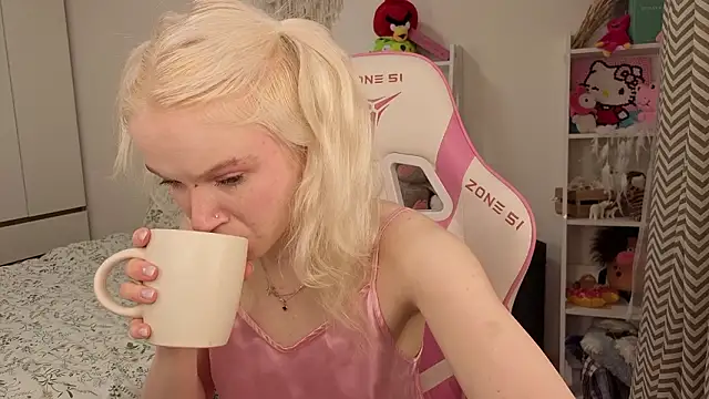 Mia WaterFall online show from March 15, 2026, 3:12 am