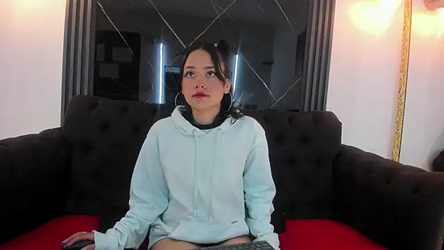 Snapshot of IvyyEmerald chatting on February 11, 2026, 1:05 pm IvyyEmerald online show from February 11, 2026, 1:05 pm