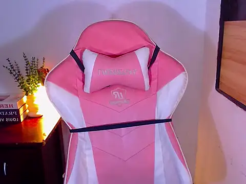 Snapshot of SeducingMonica chatting on February 17, 2026, 11:55 pm SeducingMonica online show from February 17, 2026, 11:55 pm