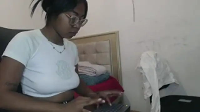 Snapshot of girl_sexy27 chatting on February 28, 2026, 2:18 pm girl sexy27 online show from February 28, 2026, 2:18 pm