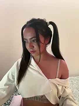 Snapshot of laraa_rous chatting on February 6, 2026, 12:26 am laraa rous online show from February 6, 2026, 12:26 am