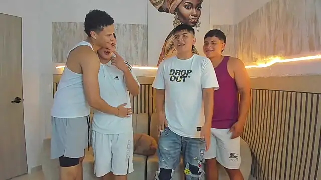 Snapshot of friendslikeplay chatting on February 2, 2026, 9:24 pm friendslikeplay online show from February 2, 2026, 9:24 pm