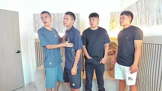 Snapshot of friendslikeplay chatting on February 6, 2026, 9:18 pm friendslikeplay online show from February 6, 2026, 9:18 pm