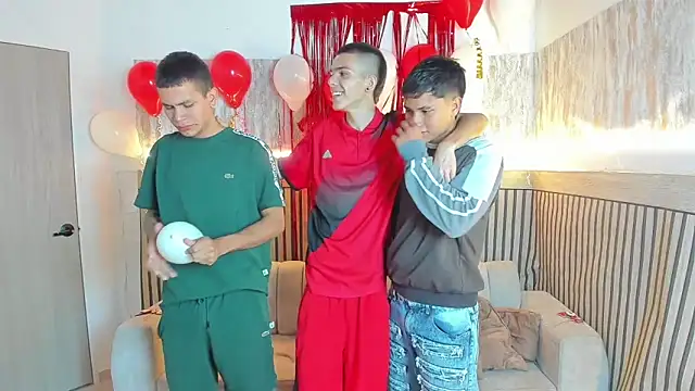 Snapshot of friendslikeplay chatting on February 14, 2026, 10:17 pm friendslikeplay online show from February 14, 2026, 10:17 pm