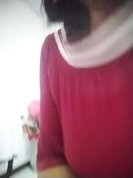 Snapshot of RosseLaure chatting on February 10, 2026, 9:41 pm RosseLaure online show from February 10, 2026, 9:41 pm