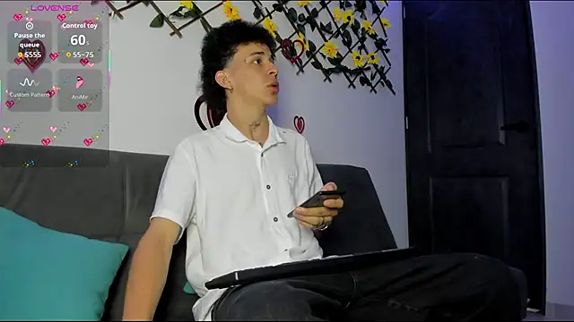 Snapshot of Maxxx_bigcockx chatting on February 6, 2026, 3:11 am Maxxx bigcockx online show from February 6, 2026, 3:11 am