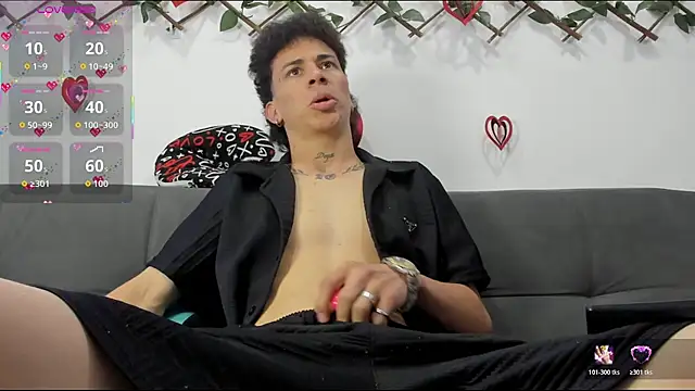 Snapshot of Maxxx_bigcockx chatting on February 7, 2026, 3:32 am Maxxx bigcockx online show from February 7, 2026, 3:32 am