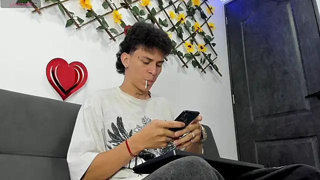 Snapshot of Maxxx_bigcockx chatting on February 18, 2026, 1:12 am Maxxx bigcockx online show from February 18, 2026, 1:12 am