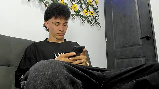 Snapshot of Maxxx_bigcockx chatting on February 28, 2026, 12:22 am Maxxx bigcockx online show from February 28, 2026, 12:22 am