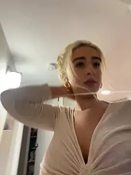 Snapshot of Pink_mink21 chatting on February 5, 2026, 12:26 am Pink mink21 online show from February 5, 2026, 12:26 am