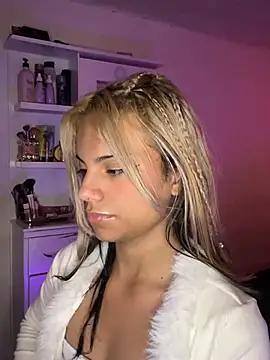 Snapshot of andyy_x chatting on February 22, 2026, 9:02 pm andyy x online show from February 22, 2026, 9:02 pm