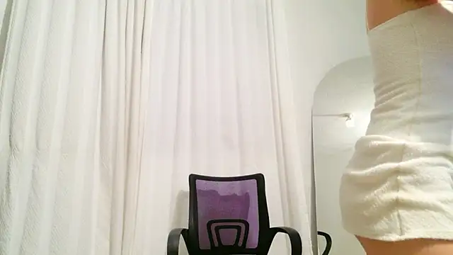 Isabelavennori online show from May 22, 2026, 1:13 am