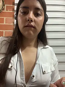 Snapshot of A-uroora chatting on February 24, 2026, 8:12 am A-uroora online show from February 24, 2026, 8:12 am