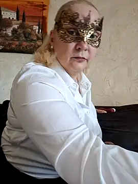 Snapshot of MaskedQueen77 chatting on May 28, 2026, 12:24 pm MaskedQueen77 online show from May 28, 2026, 12:24 pm