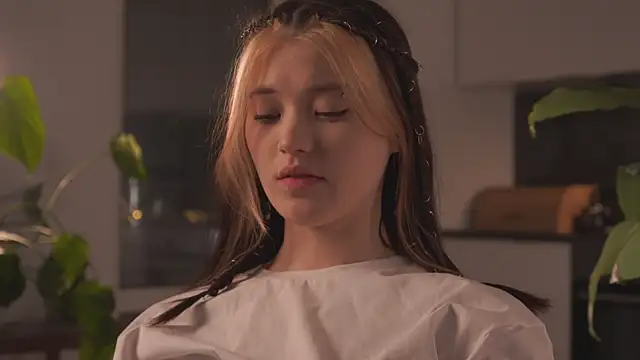 EleniRoeber online show from February 13, 2026, 4:36 pm