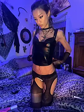 Snapshot of luxxlola chatting on February 4, 2026, 1:44 am luxxlola online show from February 4, 2026, 1:44 am