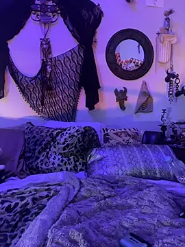 Snapshot of luxxlola chatting on April 8, 2026, 11:32 am luxxlola online show from April 8, 2026, 11:32 am