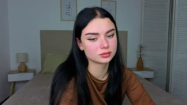 Snapshot of Silena_sky chatting on February 5, 2026, 2:11 pm Silena sky online show from February 5, 2026, 2:11 pm