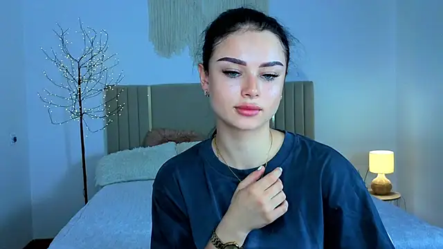 Snapshot of Silena_sky chatting on June 30, 2026, 7:53 am Silena sky online show from June 30, 2026, 7:53 am