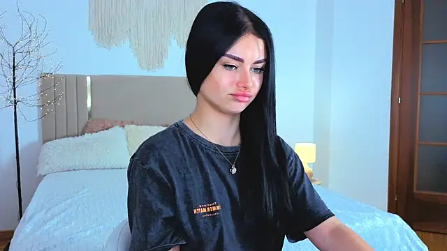 Snapshot of Silena_sky chatting on July 1, 2026, 6:59 am Silena sky online show from July 1, 2026, 6:59 am