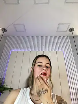JuliaColemann online show from March 14, 2026, 12:10 pm