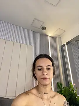 JuliaColemann online show from May 9, 2026, 11:59 am