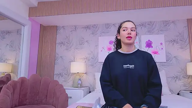 Snapshot of RoxanaAngel chatting on February 17, 2026, 2:24 pm RoxanaAngel online show from February 17, 2026, 2:24 pm