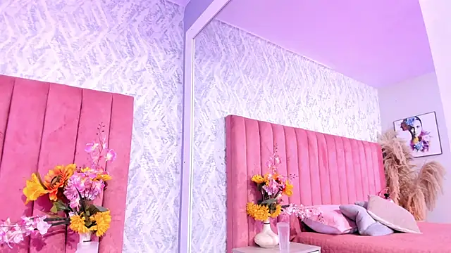 Snapshot of chiarabonds chatting on February 13, 2026, 5:09 pm chiarabonds online show from February 13, 2026, 5:09 pm