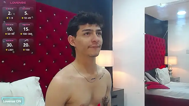 Snapshot of Logan_Woods chatting on February 10, 2026, 9:41 pm Logan Woods online show from February 10, 2026, 9:41 pm