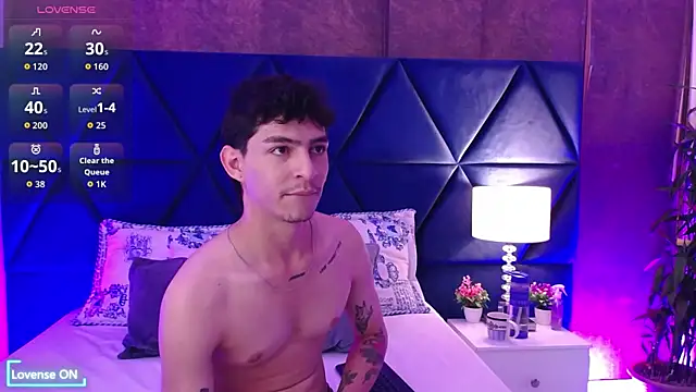 Snapshot of Logan_Woods chatting on February 11, 2026, 2:33 pm Logan Woods online show from February 11, 2026, 2:33 pm