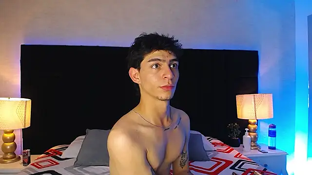 Snapshot of Logan_Woods chatting on February 18, 2026, 1:34 am Logan Woods online show from February 18, 2026, 1:34 am