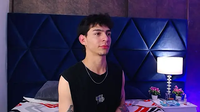 Snapshot of Logan_Woods chatting on February 22, 2026, 8:24 am Logan Woods online show from February 22, 2026, 8:24 am