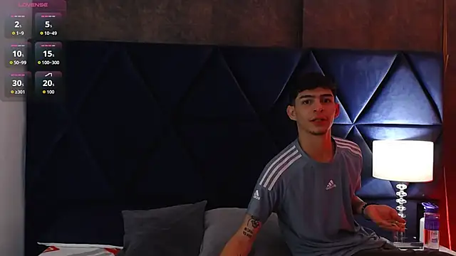 Snapshot of Logan_Woods chatting on March 2, 2026, 8:32 am Logan Woods online show from March 2, 2026, 8:32 am