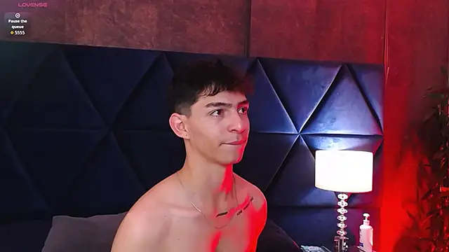 Snapshot of Logan_Woods chatting on March 3, 2026, 5:08 pm Logan Woods online show from March 3, 2026, 5:08 pm