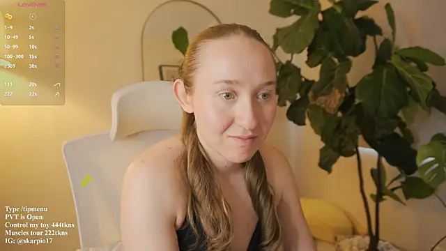 Snapshot of Scarlett_NoirMuse chatting on May 19, 2026, 10:27 pm Scarlett NoirMuse online show from May 19, 2026, 10:27 pm