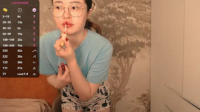 Snapshot of Hiaru_Cutie chatting on November 27, 2025, 5:42 am Hiaru Cutie online show from November 27, 2025, 5:42 am