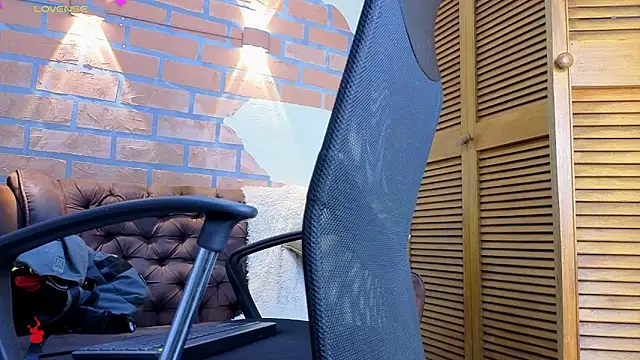 Snapshot of mister_eithan chatting on March 2, 2026, 5:08 am mister eithan online show from March 2, 2026, 5:08 am