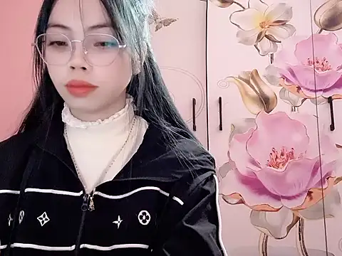 Snapshot of Suki_99 chatting on February 14, 2026, 7:32 pm Suki 99 online show from February 14, 2026, 7:32 pm