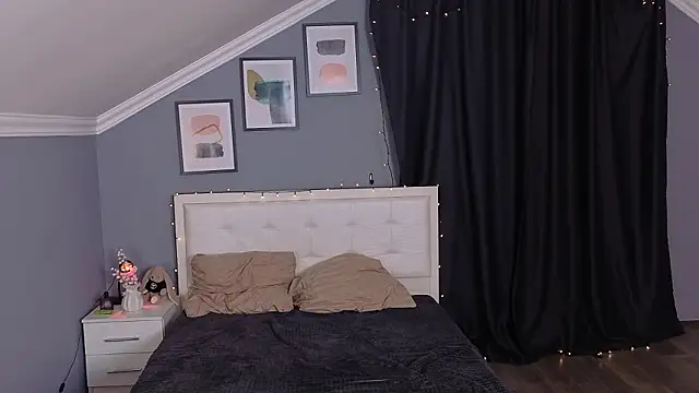 Snapshot of Naomi_Demio chatting on March 4, 2026, 10:10 am Naomi Demio online show from March 4, 2026, 10:10 am