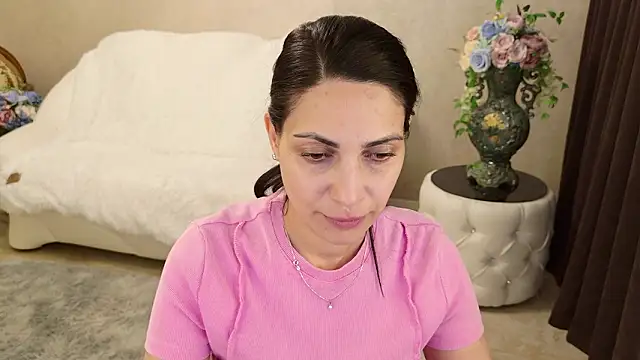 Snapshot of LovelyBeatrice chatting on February 8, 2026, 6:17 am LovelyBeatrice online show from February 8, 2026, 6:17 am