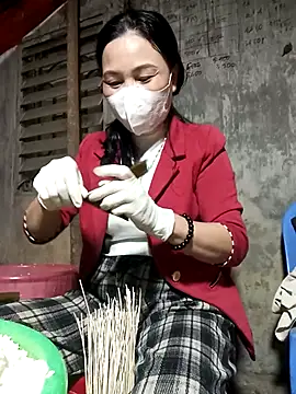 Snapshot of Nuna_689 chatting on February 8, 2026, 12:14 am Nuna 689 online show from February 8, 2026, 12:14 am