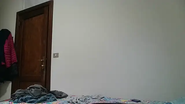 Snapshot of Miasexmilf chatting on April 7, 2026, 5:19 am Miasexmilf online show from April 7, 2026, 5:19 am