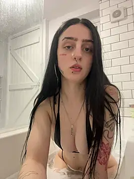 bellaxlauren online show from July 4, 2026, 9:43 pm