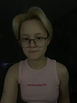 Snapshot of LuunaDorean chatting on February 13, 2026, 7:21 pm LuunaDorean online show from February 13, 2026, 7:21 pm