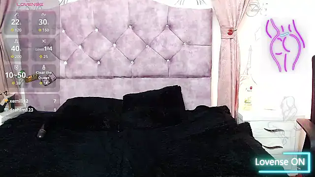 Snapshot of Esmeralda-18 chatting on February 10, 2026, 2:54 pm Esmeralda-18 online show from February 10, 2026, 2:54 pm