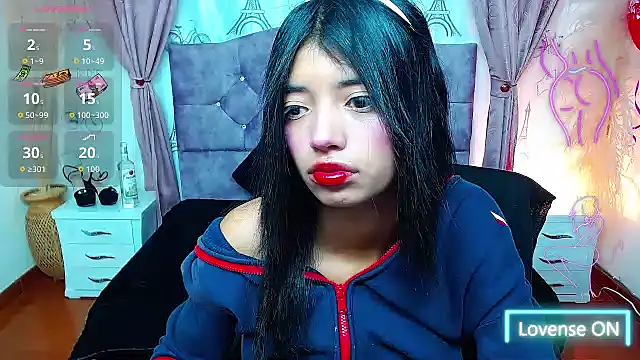 Snapshot of Esmeralda-18 chatting on March 2, 2026, 11:28 am Esmeralda-18 online show from March 2, 2026, 11:28 am