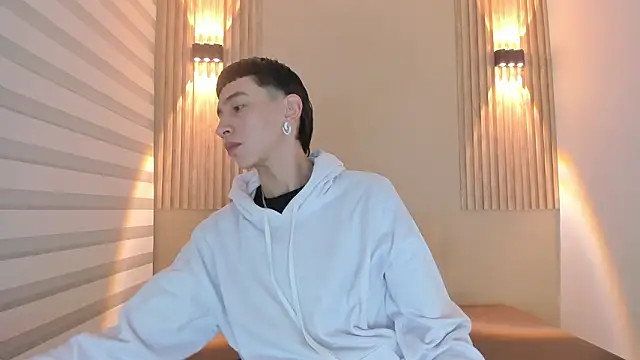 Snapshot of lian_cameron chatting on February 3, 2026, 4:10 am lian cameron online show from February 3, 2026, 4:10 am