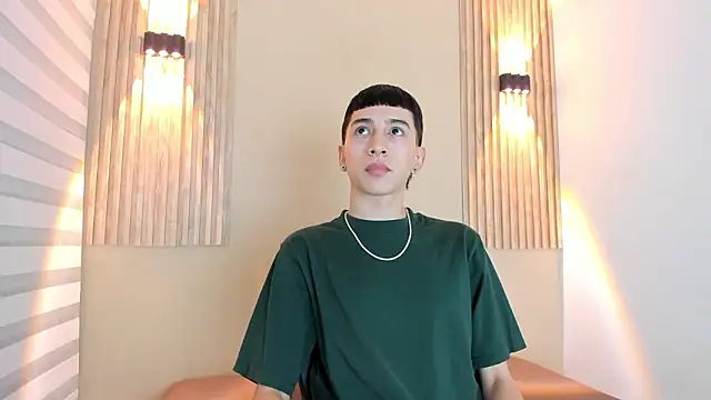 Snapshot of lian_cameron chatting on February 5, 2026, 3:44 am lian cameron online show from February 5, 2026, 3:44 am