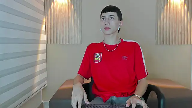 Snapshot of lian_cameron chatting on February 14, 2026, 3:47 am lian cameron online show from February 14, 2026, 3:47 am