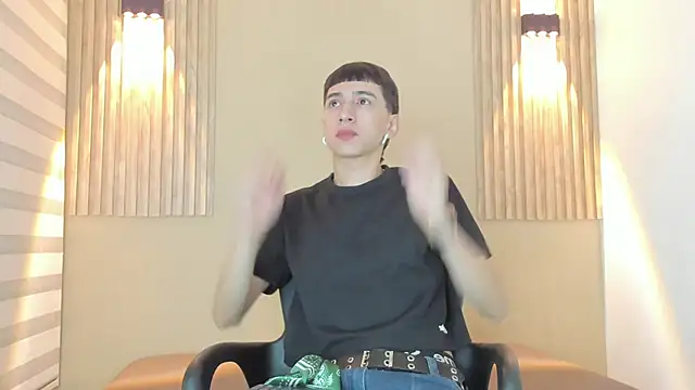 Snapshot of lian_cameron chatting on February 17, 2026, 3:58 am lian cameron online show from February 17, 2026, 3:58 am